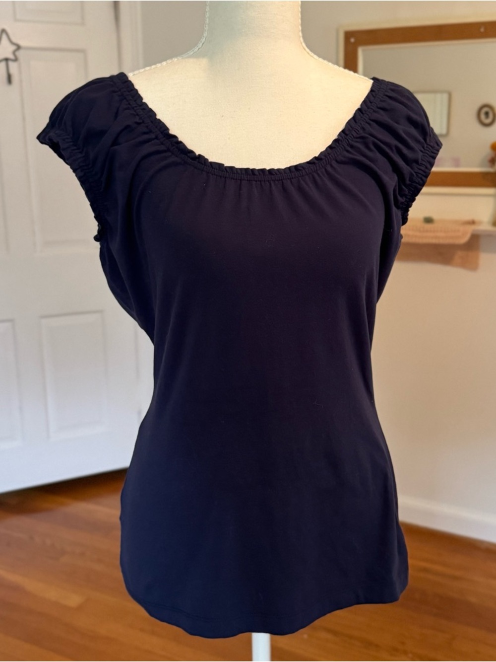 Vintage Y2K Ann Taylor LOFT Navy Ruched Scoop Neckline Ruffle Cap Sleeve Top Sm